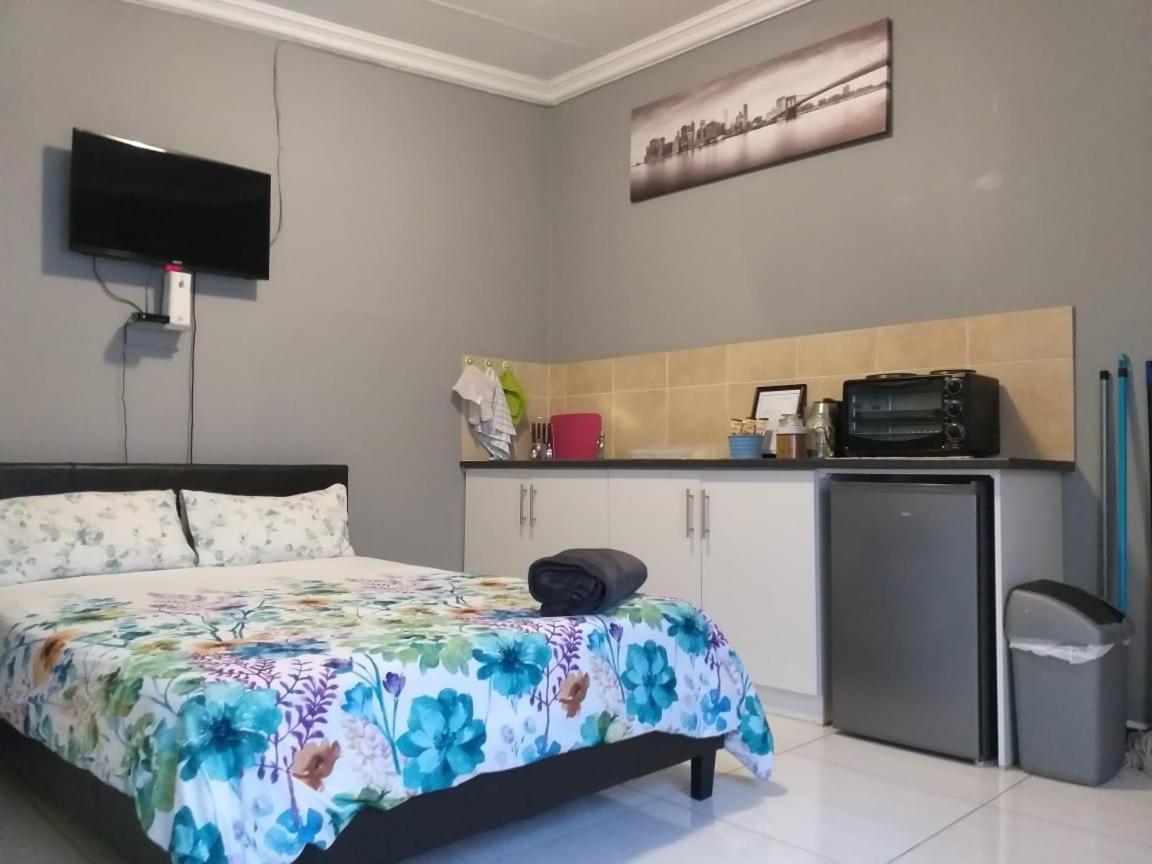 Tj Self-Catering Apartment Graaff Reinet Room photo